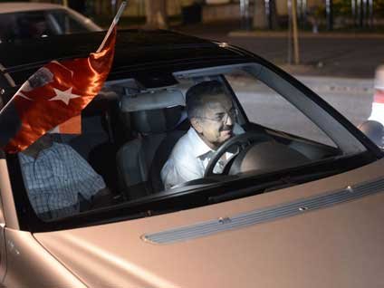 "Başbakan Erdoğan iktidarda size 2 tavuk veren var mı?"