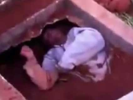 Mezarlıkta şoke eden görüntü