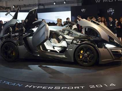 Yüzde yüz Arap süper otomobil Lykan tanıtıldı