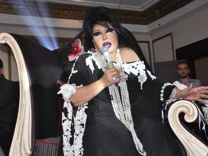 Bülent Ersoy'a sahnede sürpriz hediye