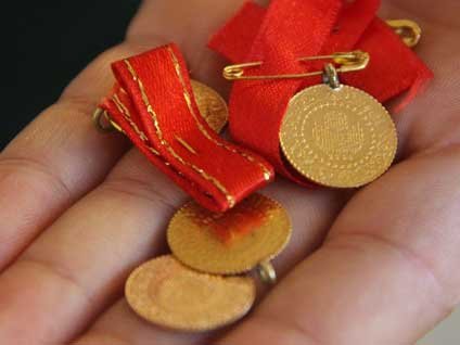 Altın düşüyor İşte çeyrek altının fiyatı