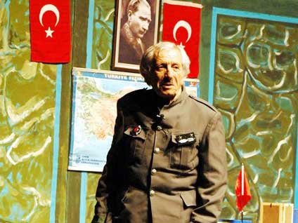 Nejat Uygur sevenlerine elveda dedi