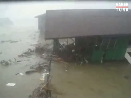 Tayfun evi böyle söküp attı