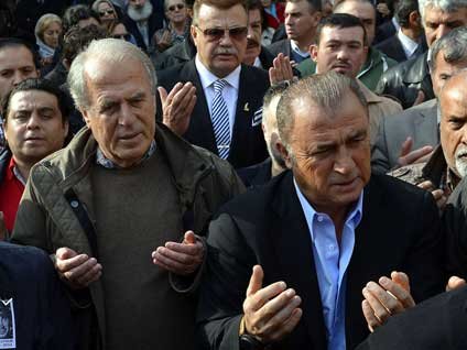 Nejat Uygur'a böyle veda ettiler