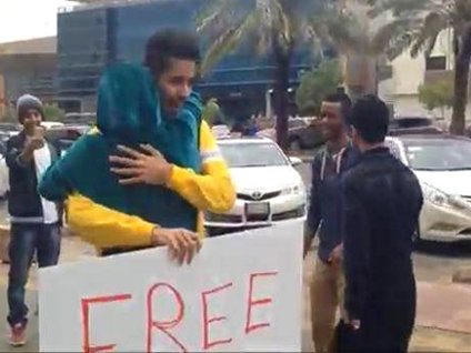 Bedava kucak çılgınlığı Suudi Arabistan'a sıçrayınca olanlar oldu!