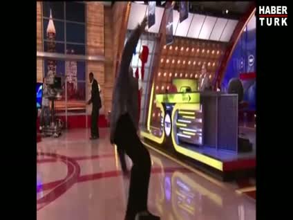 Shaq stüdyoda öyle bir düştü ki...