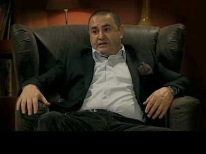 Şafak Sezer gülmekten kırıp geçirecek