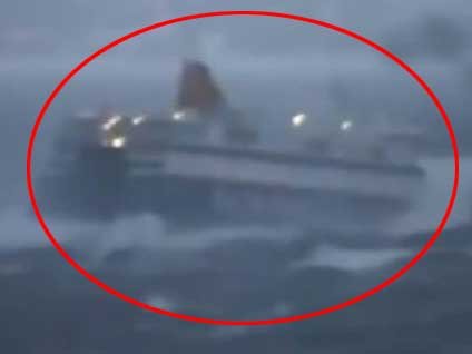 Dev Yunan feribotu neredeyse batıyordu