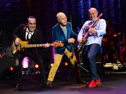 Özkan Uğur sahnelere bomba gibi döndü