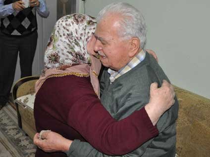 Mustafa Balbay'ın babasının tahliye sevinci