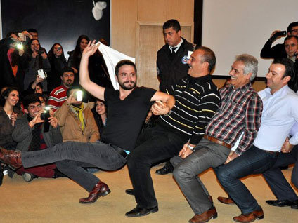 Hep beraber "Entarisi dım dım yar"