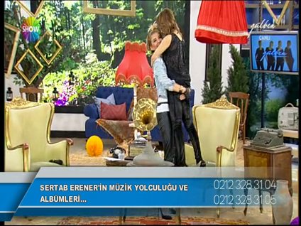 Gülben Ergen Sertab'ı kucakladı