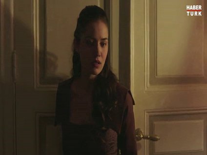Çalıkuşu-Fahriye Evcen: Bahçede Yeşil Çınar klibi