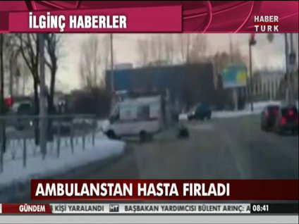 Hasta ambulanstan fırladı!