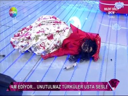 Bülent  Ersoy canlı yayında bayıldı!