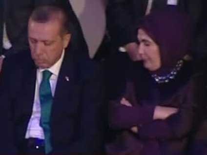 Başbakan Erdoğan göz kapaklarına yenik düştü