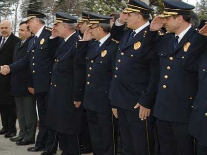 Emniyet'te 14 daire başkanı görevden alındı