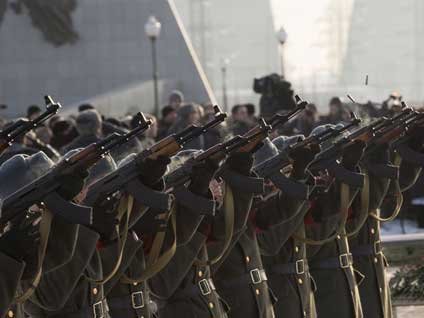 Kalaşnikoflu cenaze töreni