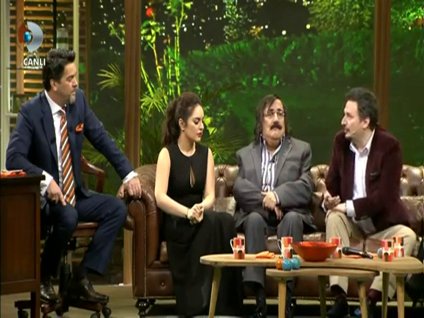 Canlı yayında maskesi düştü!