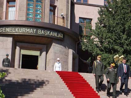 Org. Necdet Özel makamına dahi almadı