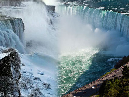 Ünlü şelale buz tuttu!