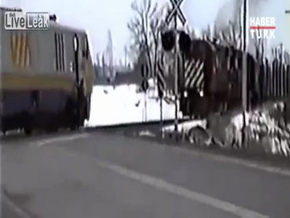 Makinist kaza öncesinde trenden atladı!