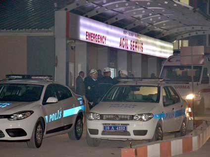 Polis hemşire eşini başından vurdu