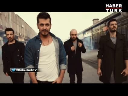 Kolpa grubundan "Ölünmüyor Mutsuzluktan" performansı