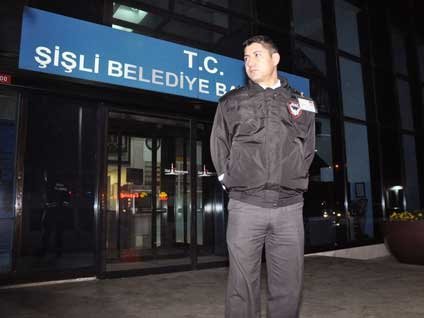 Şişli Belediyesi'ne uzun namlulu silahla saldırı