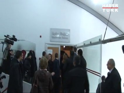 Ünlü tarihçi fenalaştı!