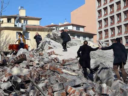 Ankara'da bina çöktü enkazdan bir ceset çıkarıldı