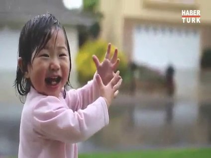 İlk defa yağmur gören çocuk!