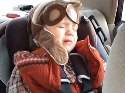 4 yaşındaki Jackson duygusal şarkıya dayanamadı gözyaşı döktü