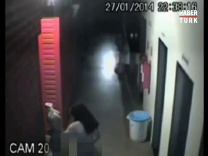 Vitrin mankenine tecavüz etti!