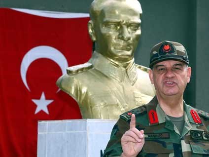 İlker Başbuğ: Her gece Allah'a dua ediyoruz