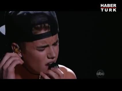 Genç şarkıcı Justin Bieber ABD'den sınır dışı ediliyor mu?