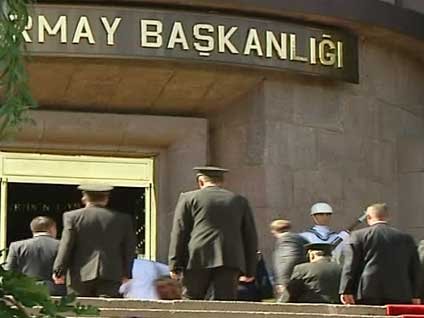 Askerlere Yüce Divan yolu