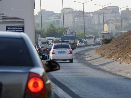 Polis araçlarına artık emniyet şeridi kapalı