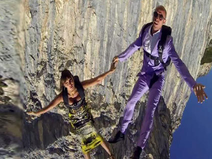 Moda aksiyonla birleşti!