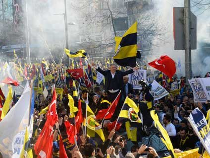 Fenerbahçeliler Bağdat Caddesi'nde yürüdü