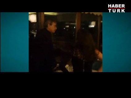 Karolin'den, Orhan Pamuk'a baskın!