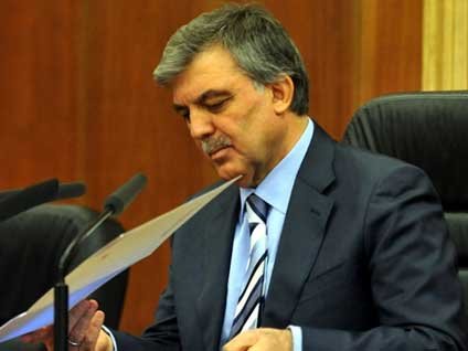 Cumhurbaşkanı Abdullah Gül internet yasasını onayladı