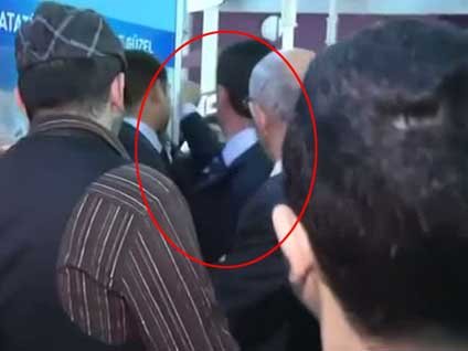 Mustafa Sarıgül vatandaşa yumruğu yapıştırdı