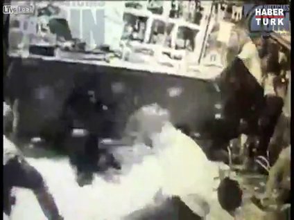 Pala ile bar bastılar!