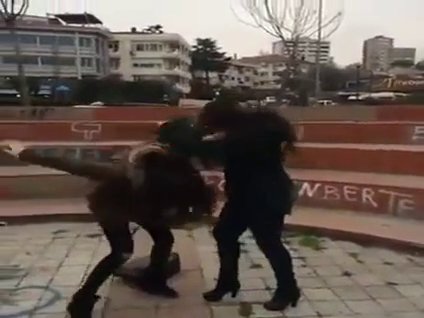 Erkeklerin kız kavgası sevdası