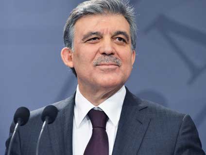 Cumhurbaşkanı Gül: Türkiye'deki siyasi tabloya üzülüyorum