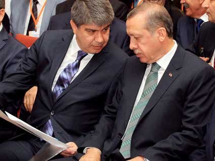 AK Parti Antalya Belediye Başkan adayı Menderes Türel Teke Tek'te