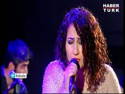 Aynur Doğan'dan Skala'da muhteşem performans