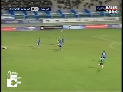 30 metreden topuğu ile gol attı!