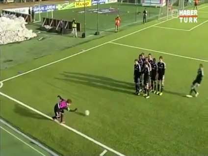 Gol atıp bowling oynadı!